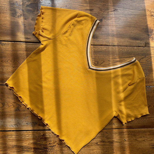 CHANDAIL JAUNE À COL V - L