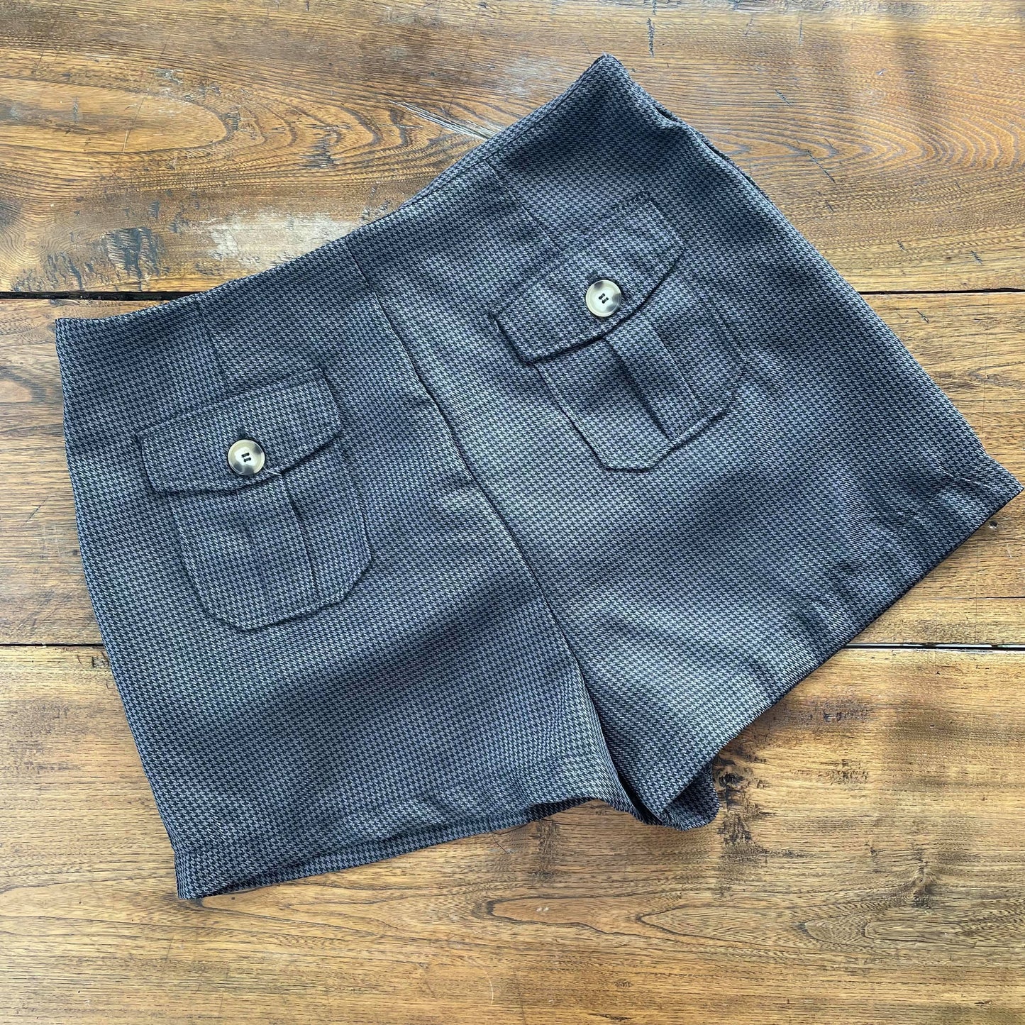 SHORTS TAILLE HAUTE AVEC POCHES AVANT - M